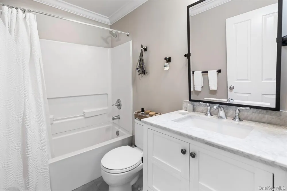 29 Missapoque Avenue Southampton, NY 11968