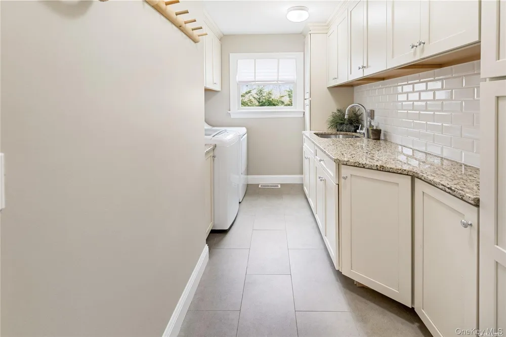 29 Missapoque Avenue Southampton, NY 11968