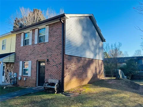 2711 Greystone Court