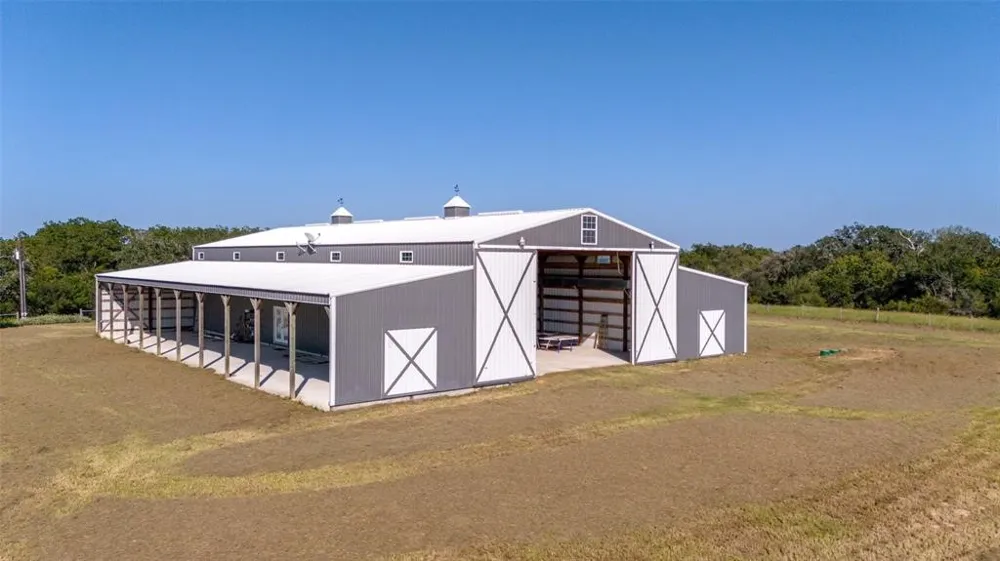 6417 County Road 240 Waelder, TX 78959