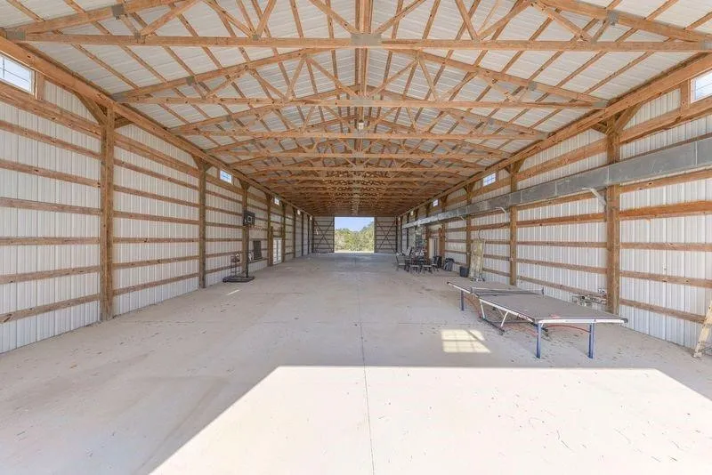 6417 County Road 240 Waelder, TX 78959