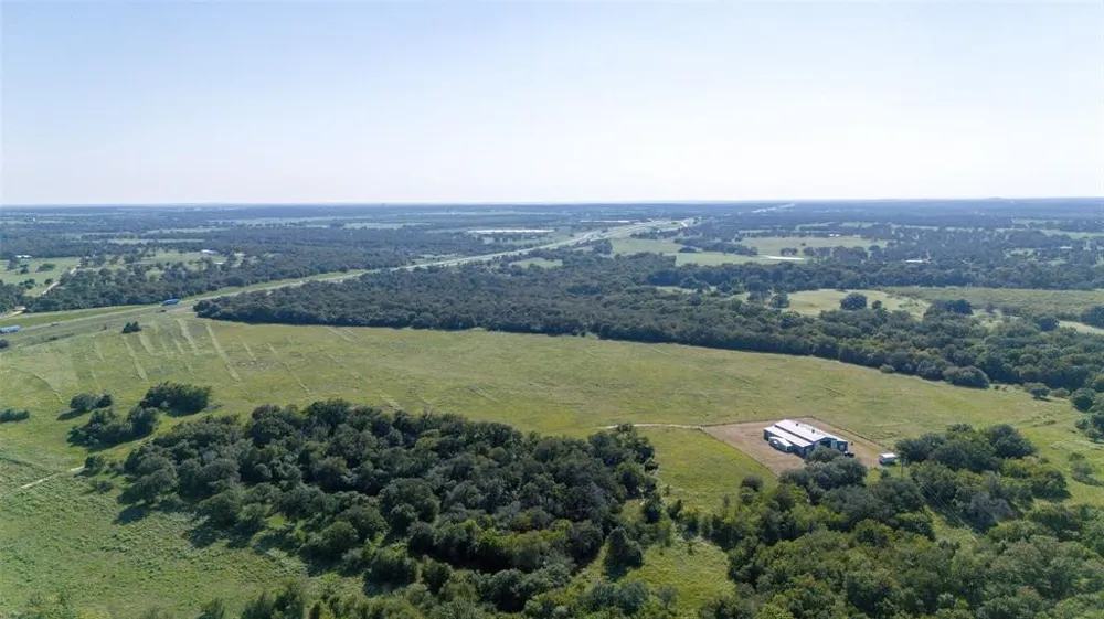 6417 County Road 240 Waelder, TX 78959