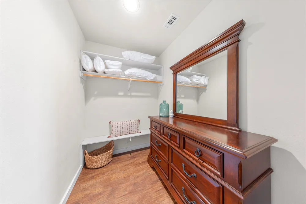 6417 County Road 240 Waelder, TX 78959