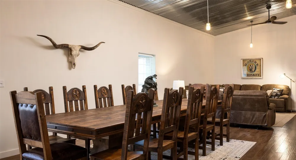 6417 County Road 240 Waelder, TX 78959