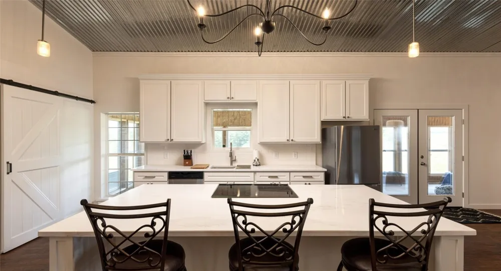 6417 County Road 240 Waelder, TX 78959