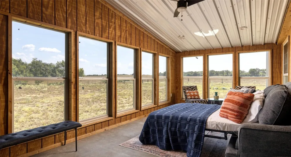 6417 County Road 240 Waelder, TX 78959