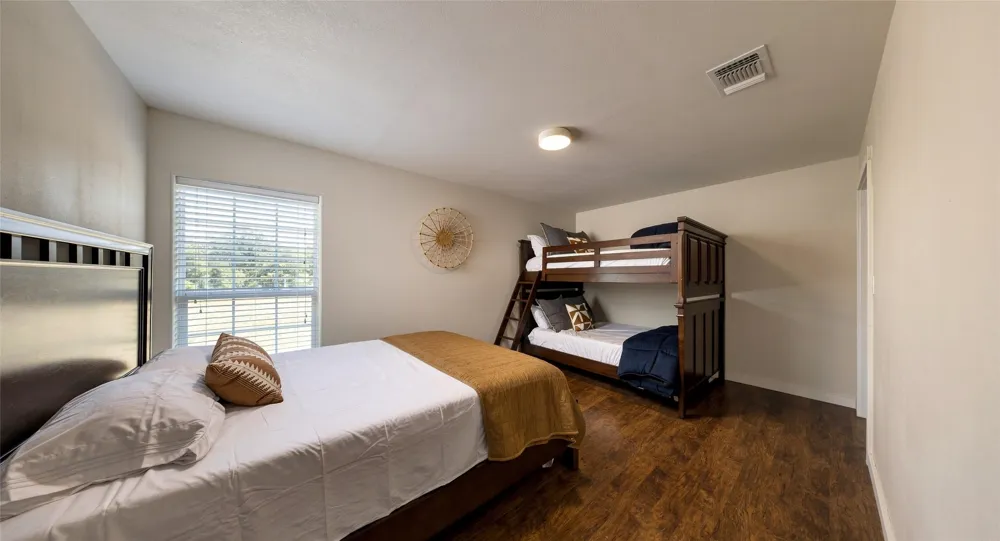 6417 County Road 240 Waelder, TX 78959