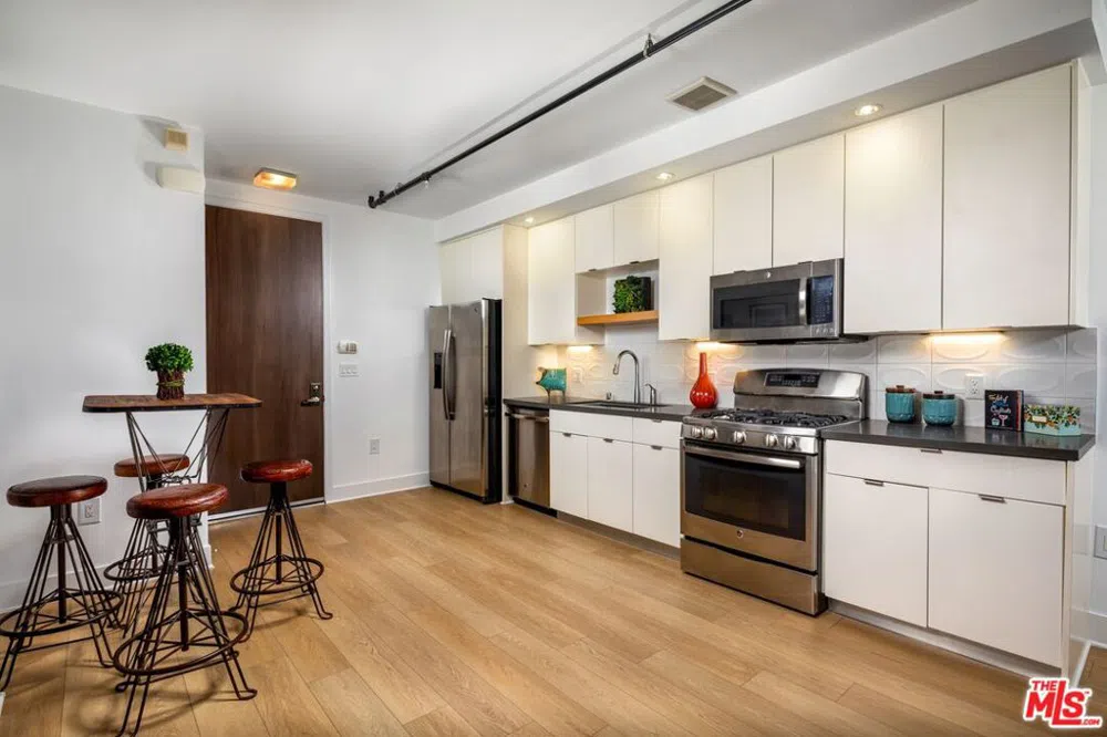 710 El Centro Avenue #123 Los Angeles, CA 90038