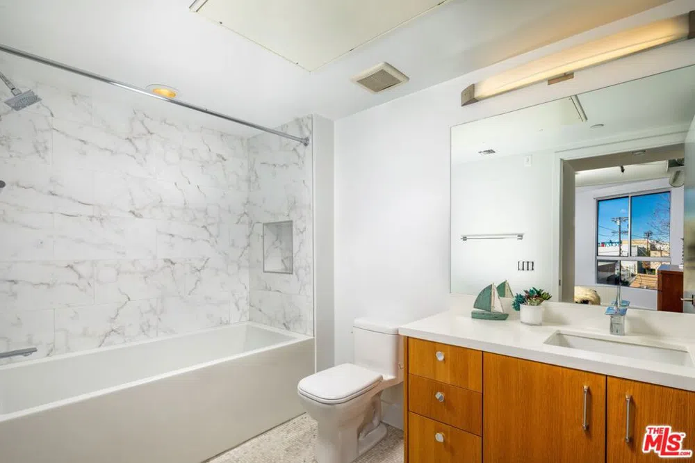 710 El Centro Avenue #123 Los Angeles, CA 90038
