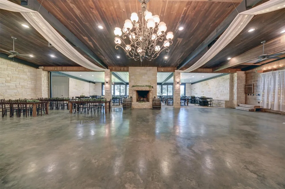 10919 Highway 36 Bellville, TX 77418