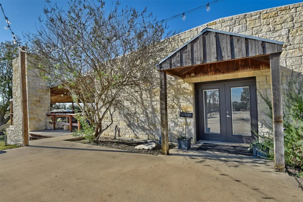 10919 Highway 36 Bellville, TX 77418