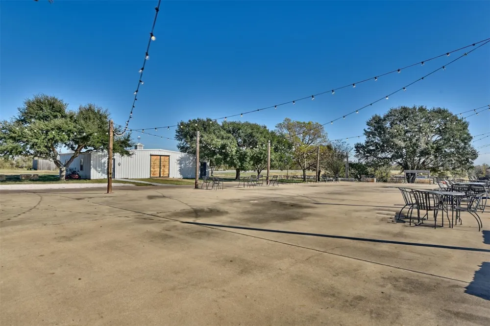 10919 Highway 36 Bellville, TX 77418