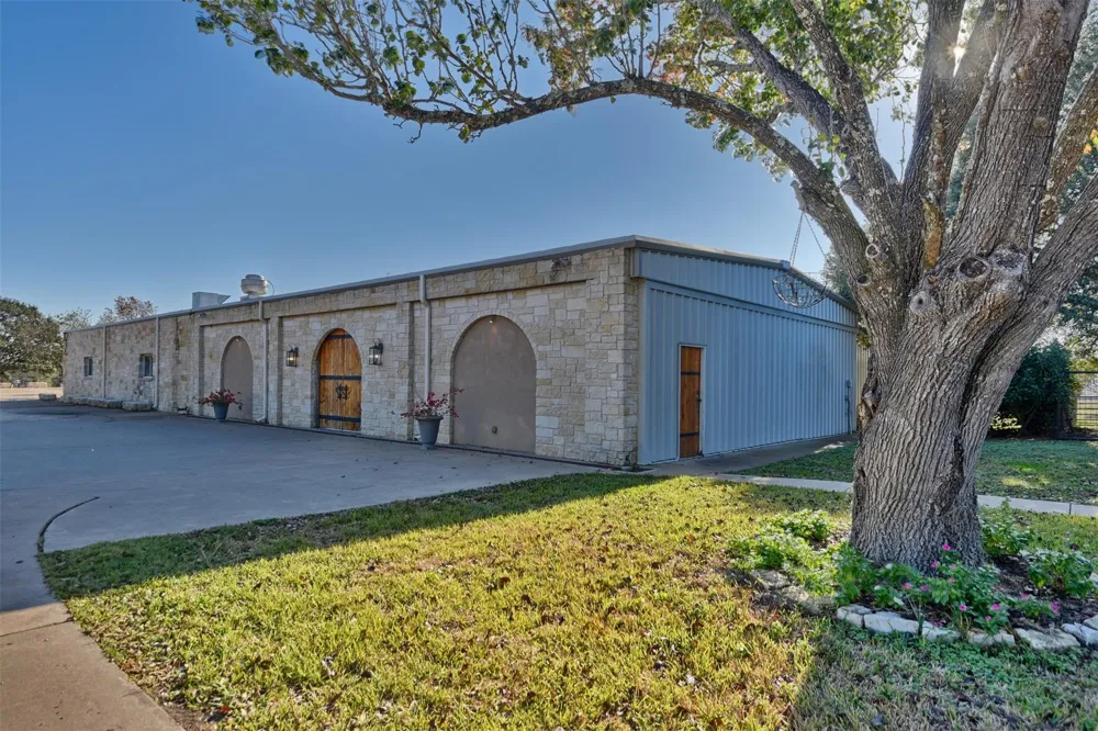 10919 Highway 36 Bellville, TX 77418
