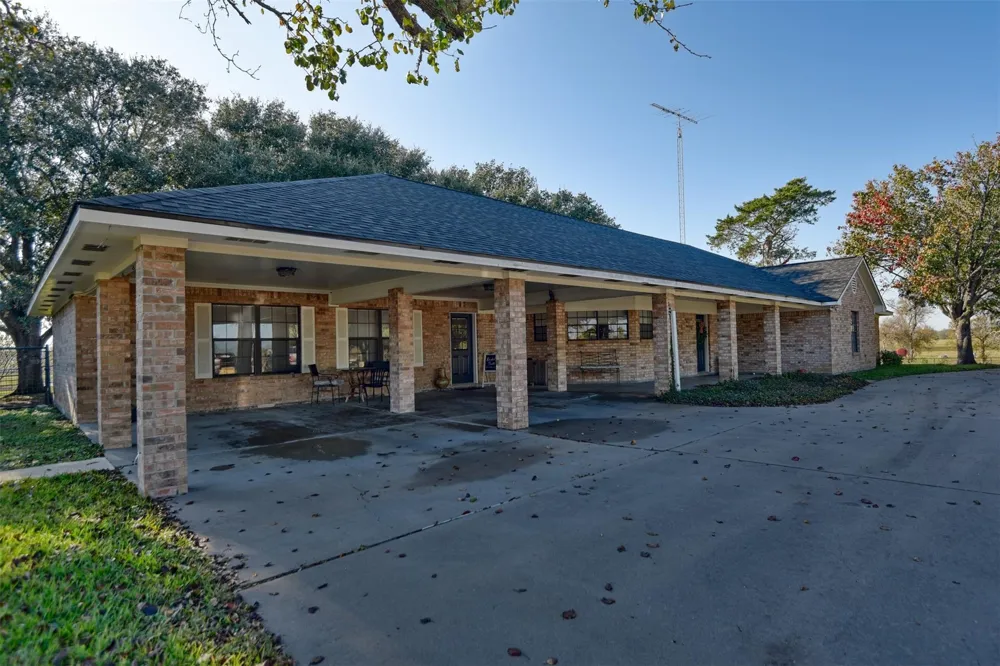 10919 Highway 36 Bellville, TX 77418