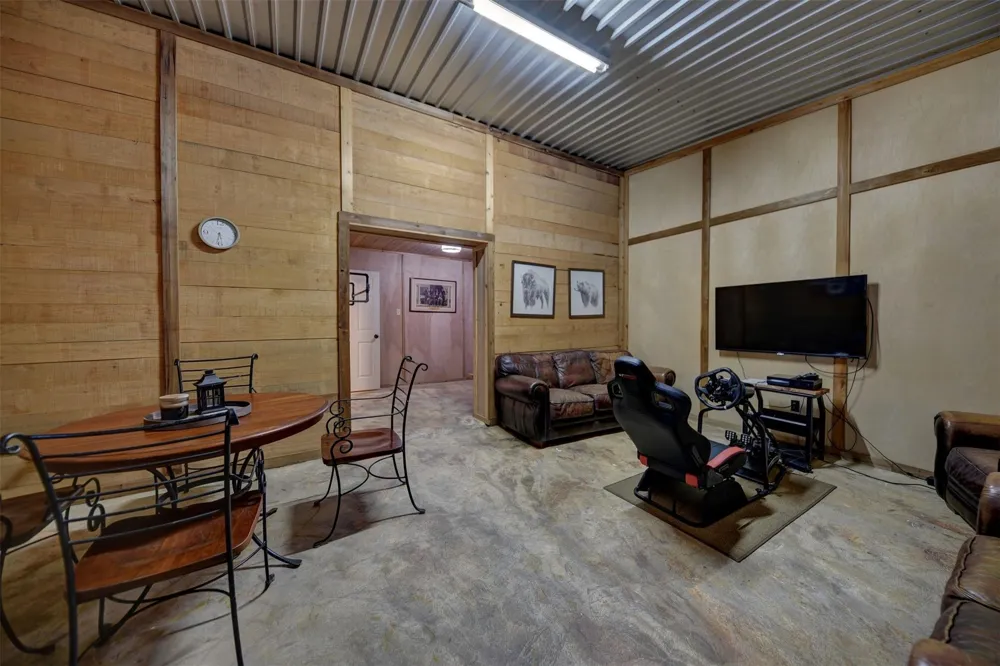 10919 Highway 36 Bellville, TX 77418
