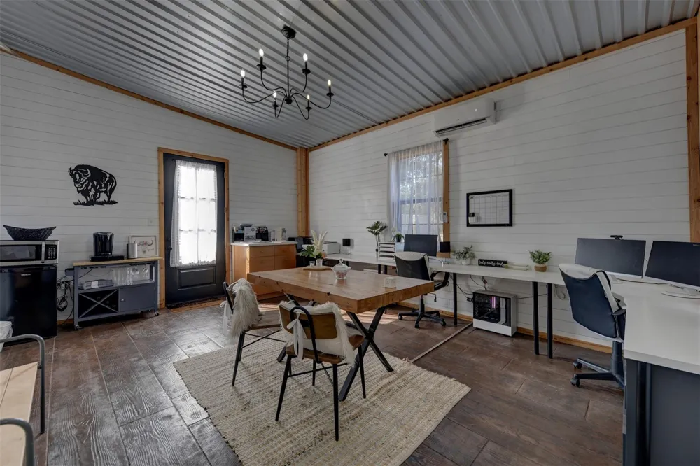 10919 Highway 36 Bellville, TX 77418