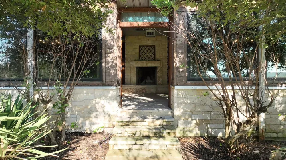 10919 Highway 36 Bellville, TX 77418