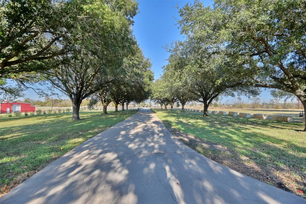 10919 Highway 36 Bellville, TX 77418