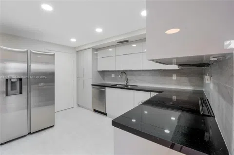1600 S Ocean Dr #2F
