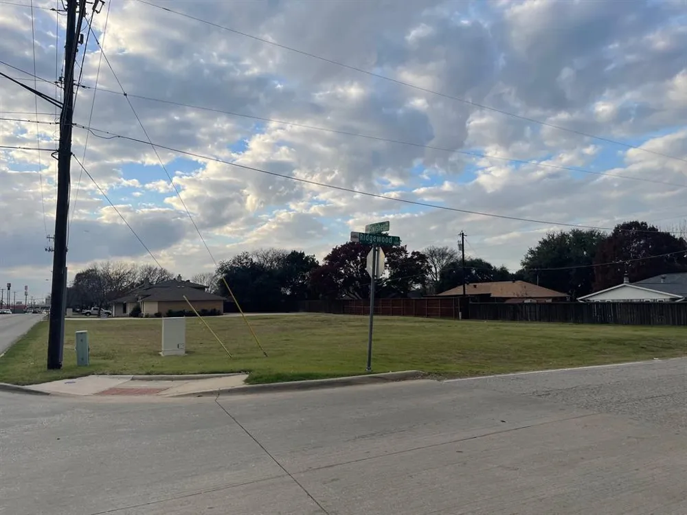 203 Swisher Road Lake Dallas, TX 75065