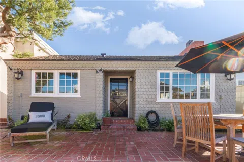 1905 E Balboa Boulevard