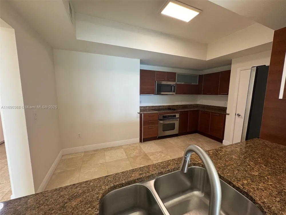 3330 NE 190 ST #1215 Aventura, FL 33180