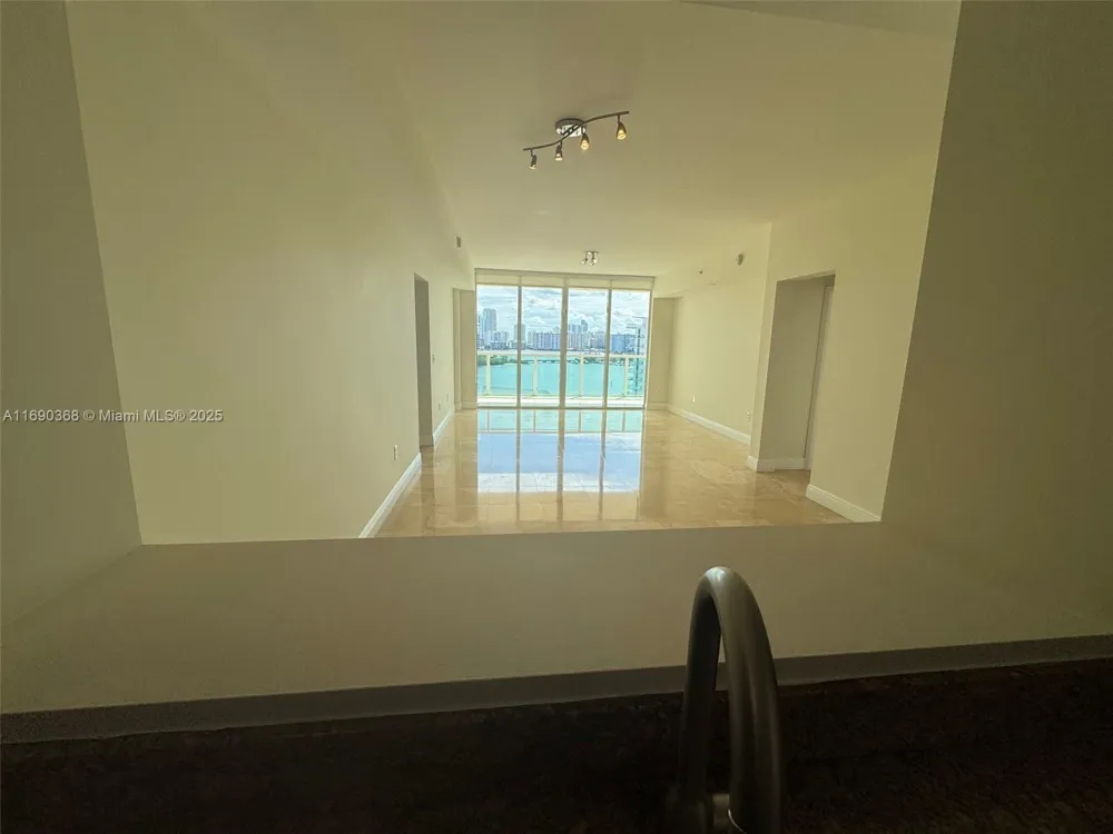 3330 NE 190 ST #1215 Aventura, FL 33180
