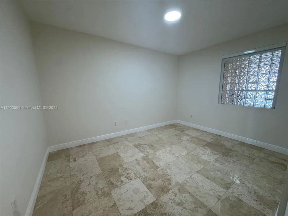 3330 NE 190 ST #1215 Aventura, FL 33180