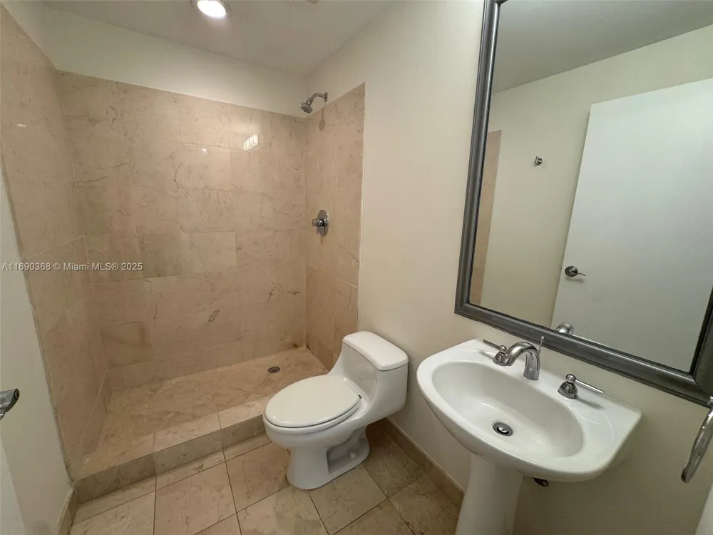 3330 NE 190 ST #1215 Aventura, FL 33180