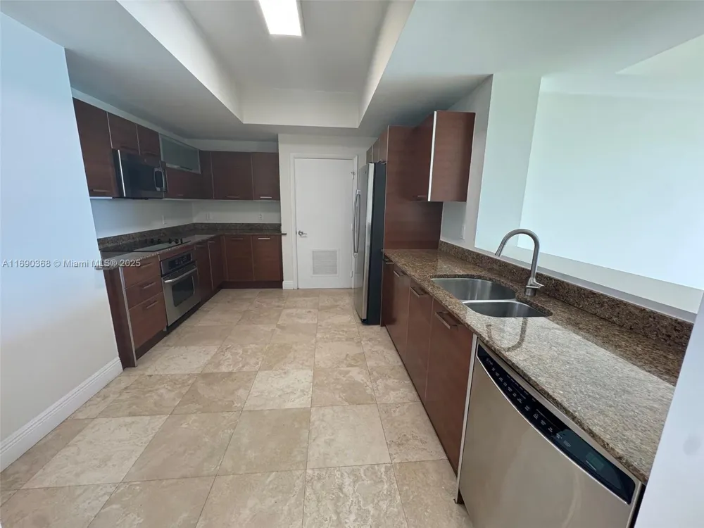 3330 NE 190 ST #1215 Aventura, FL 33180
