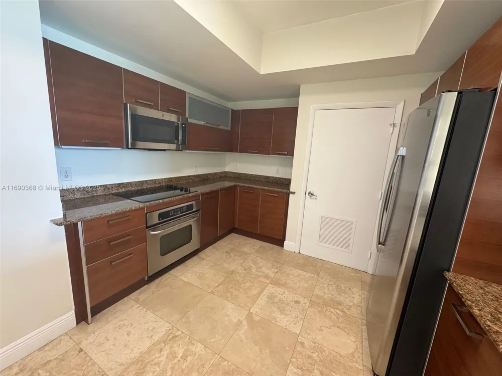 3330 NE 190 ST #1215 Aventura, FL 33180
