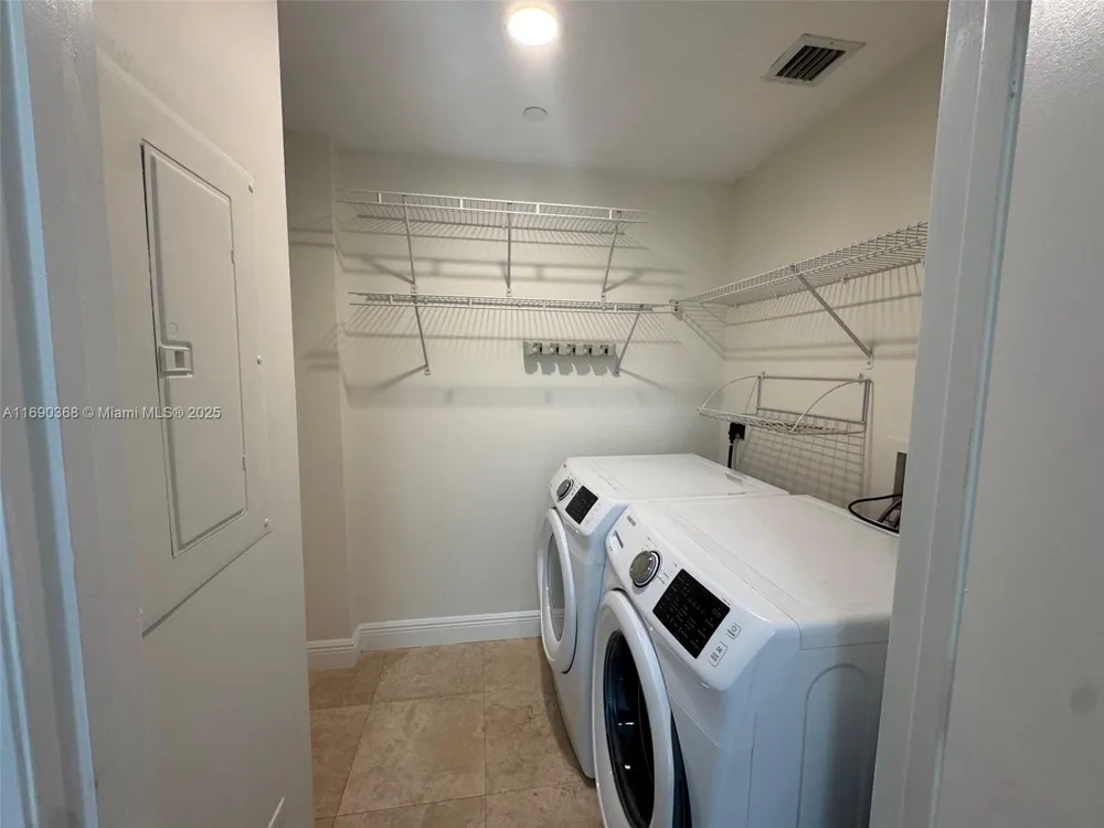3330 NE 190 ST #1215 Aventura, FL 33180