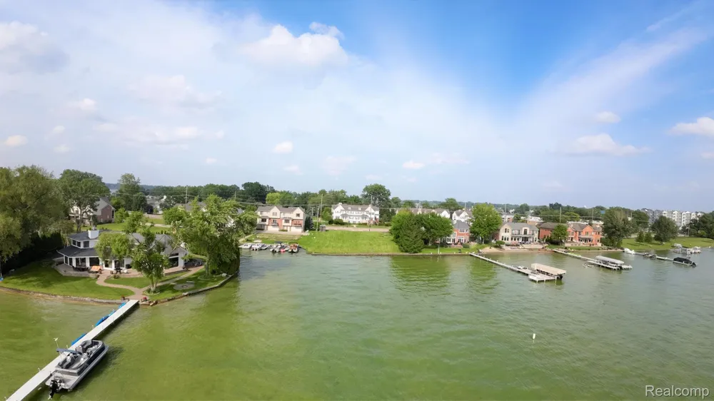 1540 Cass Lake Road Keego Harbor City, MI 48320