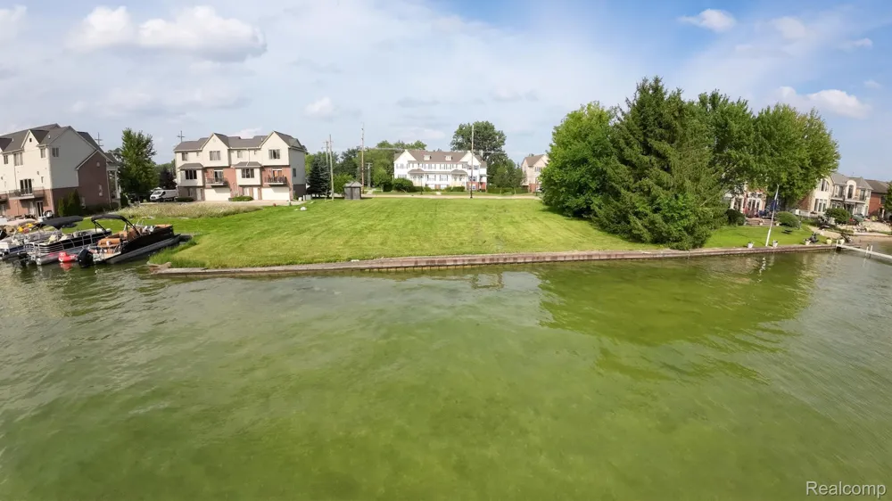 1540 Cass Lake Road Keego Harbor City, MI 48320
