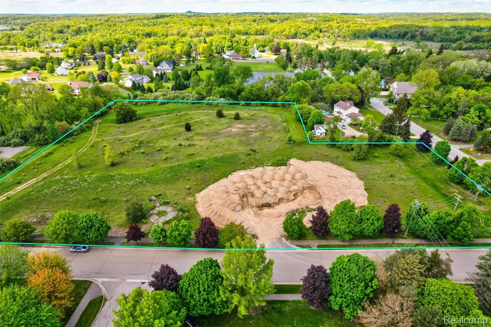 12750 FOUNTAIN SQUARE Springfield Charter Township, MI 48350