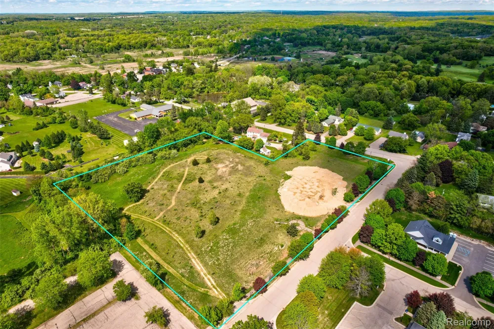 12750 FOUNTAIN SQUARE Springfield Charter Township, MI 48350