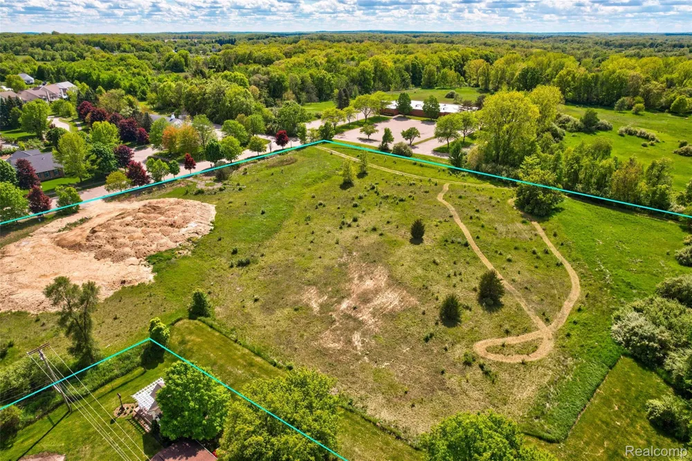 12750 FOUNTAIN SQUARE Springfield Charter Township, MI 48350