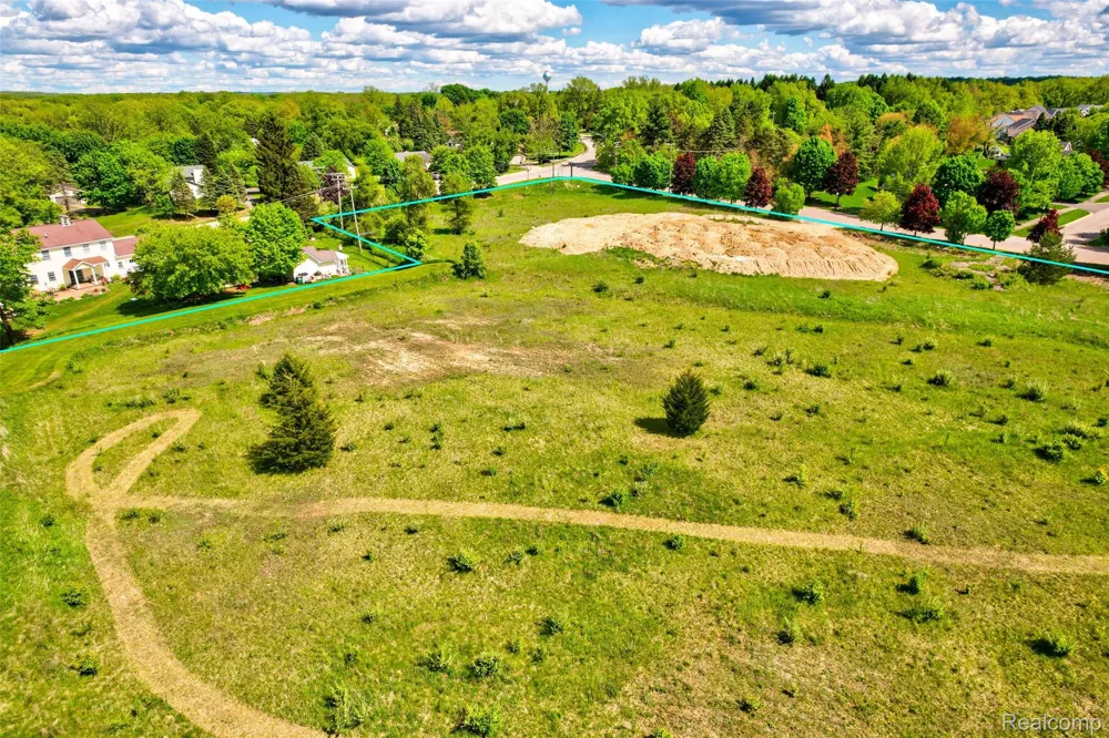 12750 FOUNTAIN SQUARE Springfield Charter Township, MI 48350