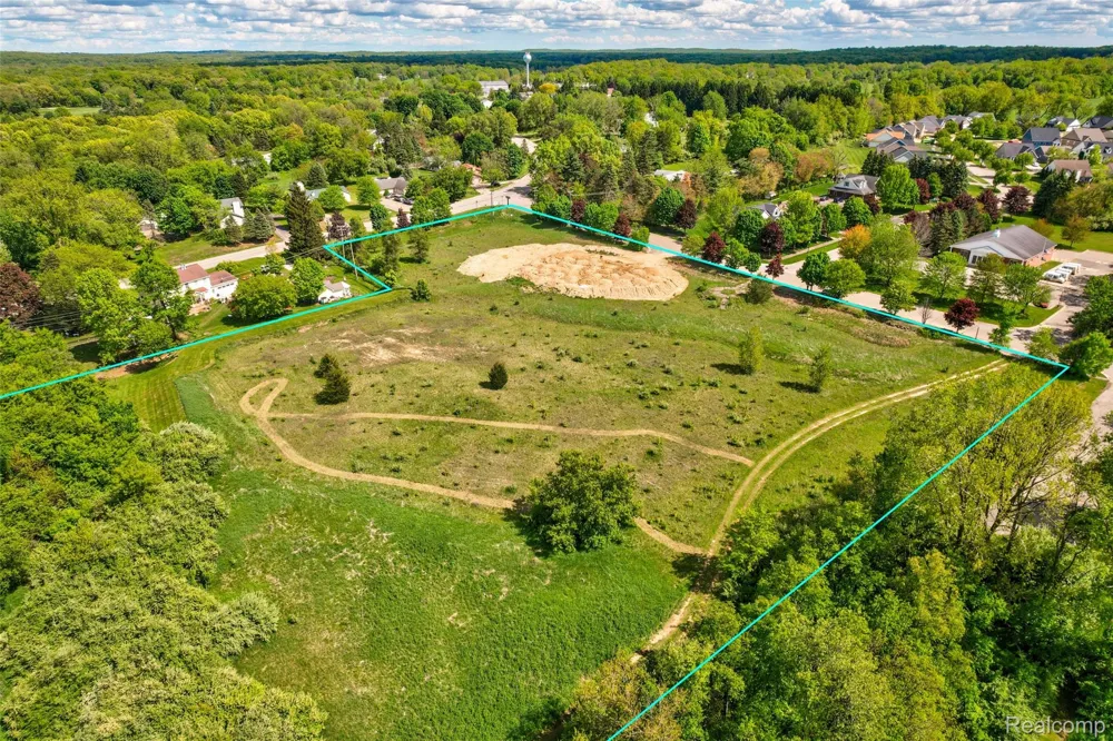 12750 FOUNTAIN SQUARE Springfield Charter Township, MI 48350
