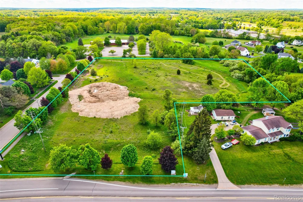 12750 FOUNTAIN SQUARE Springfield Charter Township, MI 48350