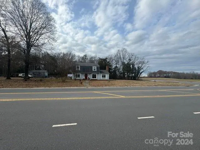 9565 Rocky River Road Harrisburg, NC 28215
