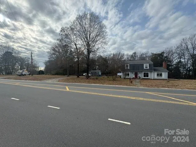 9565 Rocky River Road Harrisburg, NC 28215