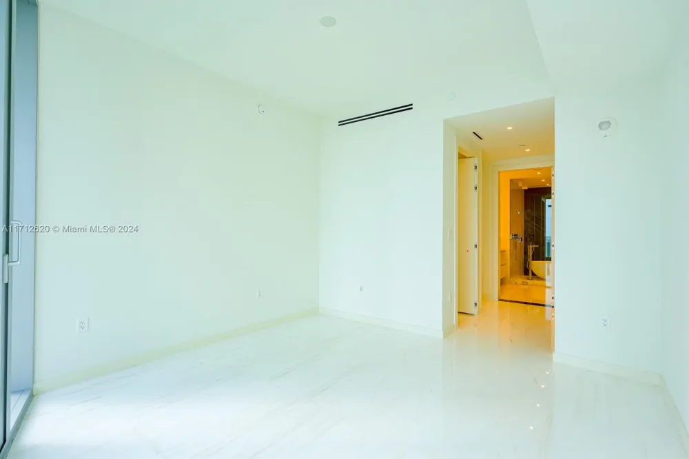 300 Biscayne Boulevard Way #1806 Miami, FL 33131