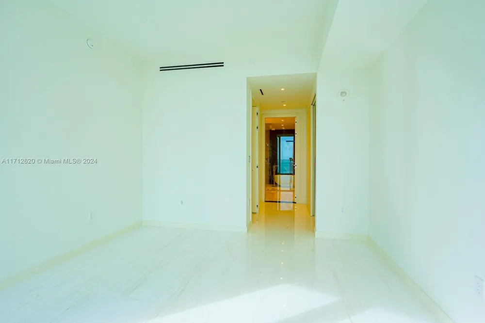 300 Biscayne Boulevard Way #1806 Miami, FL 33131
