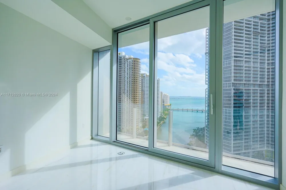300 Biscayne Boulevard Way #1806 Miami, FL 33131