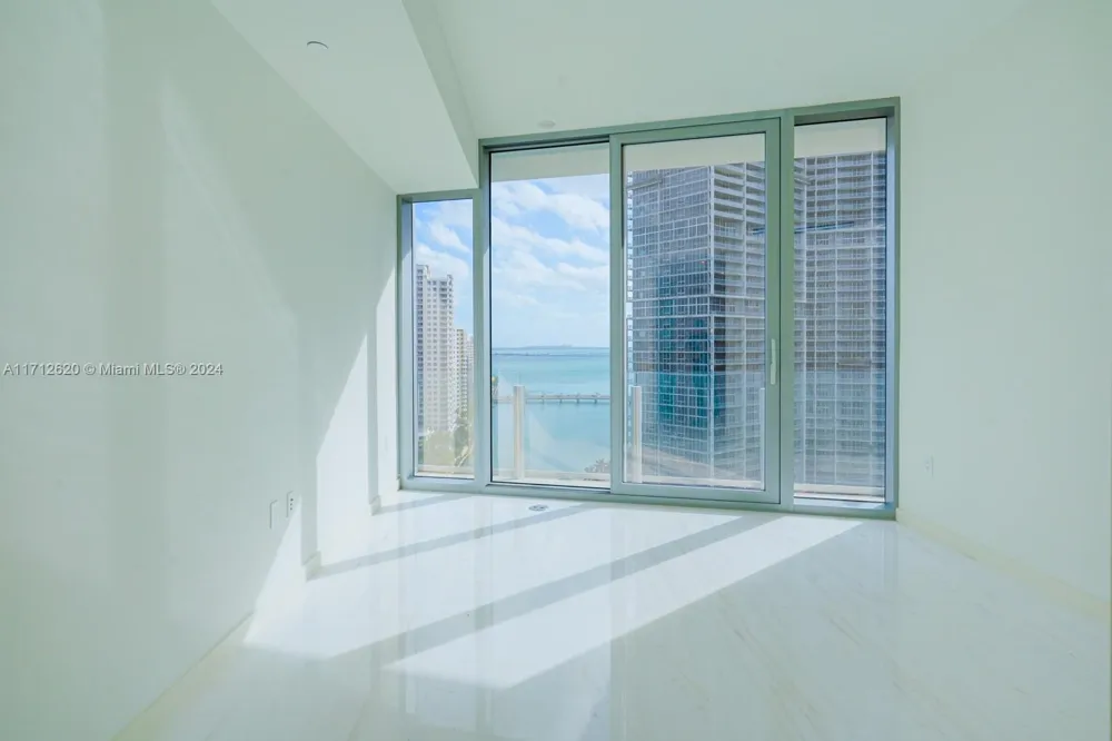 300 Biscayne Boulevard Way #1806 Miami, FL 33131