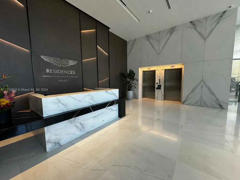300 Biscayne Boulevard Way #1806 Miami, FL 33131