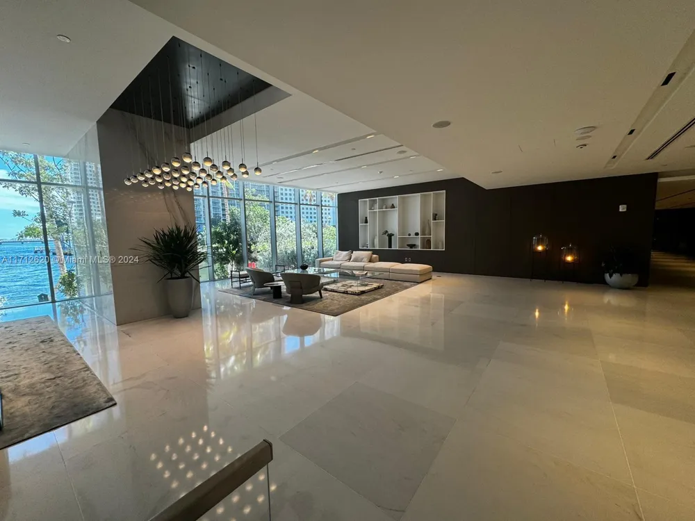 300 Biscayne Boulevard Way #1806 Miami, FL 33131
