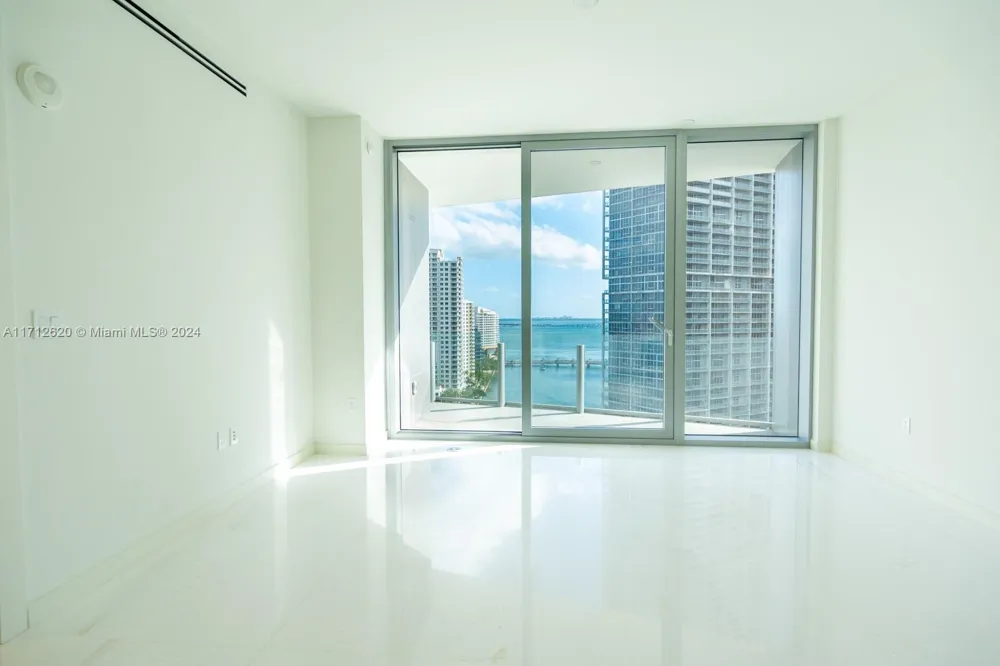 300 Biscayne Boulevard Way #1806 Miami, FL 33131