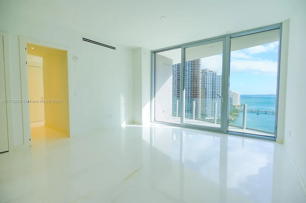 300 Biscayne Boulevard Way #1806 Miami, FL 33131